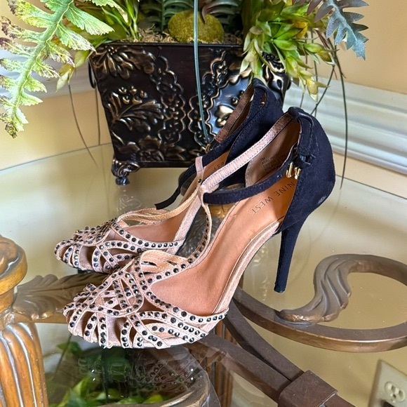 Nine West Avalineol Faux Suede Beaded T-Strap Caged Sandals Size 7 - Picture 2 of 5